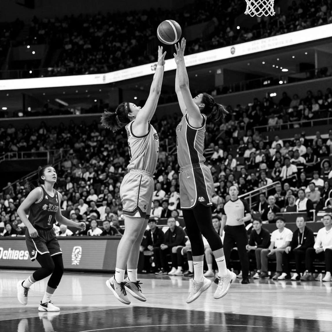 Real Madrid gục 77-78 trước Dubai ở ngày khai màn EuroLeague: Một điểm, và một trật tự đang đổi ngôi Real Madrid gục 77-78 trước Dubai ở ngày khai màn EuroLeague: Một điểm, và một trật tự đang đổi ngôi