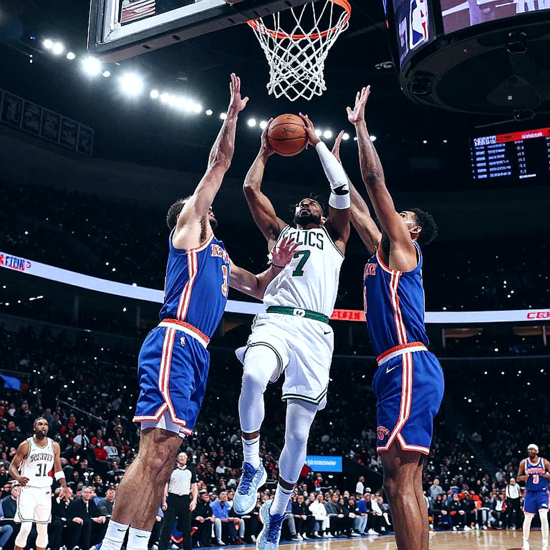 Papagiannis's 2.21m Knee and the Moscow Gamble: Anadolu Efes Is Reading a Map That Isn't Finished Papagiannis's 2.21m Knee and the Moscow Gamble: Anadolu Efes Is Reading a Map That Isn't Finished