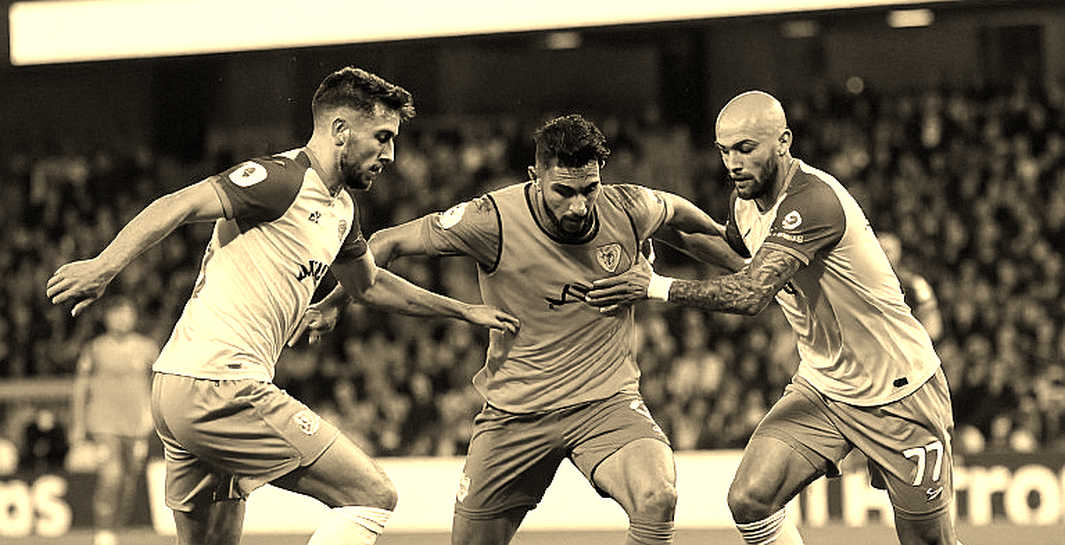 Millwall 2-2 West Ham: Bài học từ ném biên dài và sáu phút định mệnh