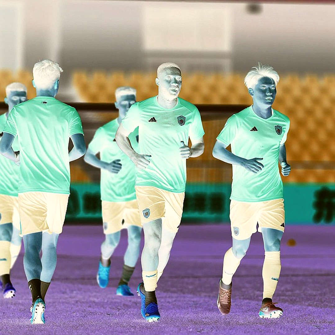 Khoảng trắng ở V.League: Khi sự im lặng bị đọc thành sự an toàn Khoảng trắng ở V.League: Khi sự im lặng bị đọc thành sự an toàn