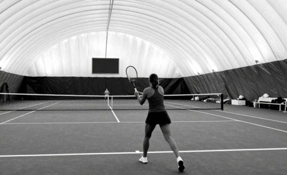 Ba giờ ba mươi lăm phút ở Flushing Meadows: Cổ tay, đồng hồ truyền hình và hai khoảng cách mang tên Eala Ba giờ ba mươi lăm phút ở Flushing Meadows: Cổ tay, đồng hồ truyền hình và hai khoảng cách mang tên Eala