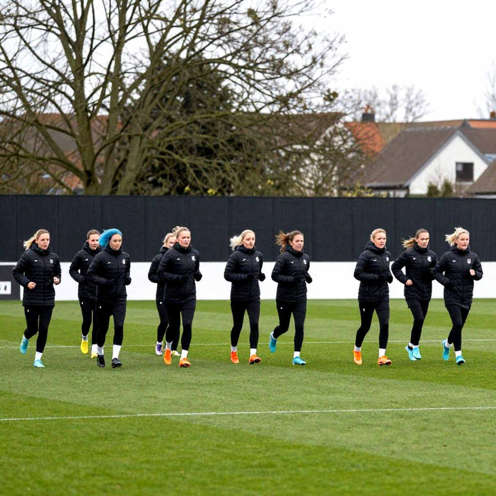 Robbie Ure, bảy trận ở Sevilla và khoảng trống hàng công Scotland trước Slovenia