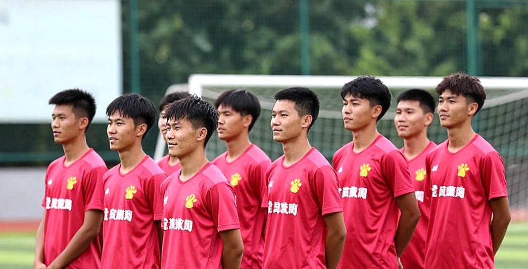 Thomas Reis và cú thắng ngược bốn bàn: Khi phòng thay đồ phải sửa một đội bóng không biết bị dẫn