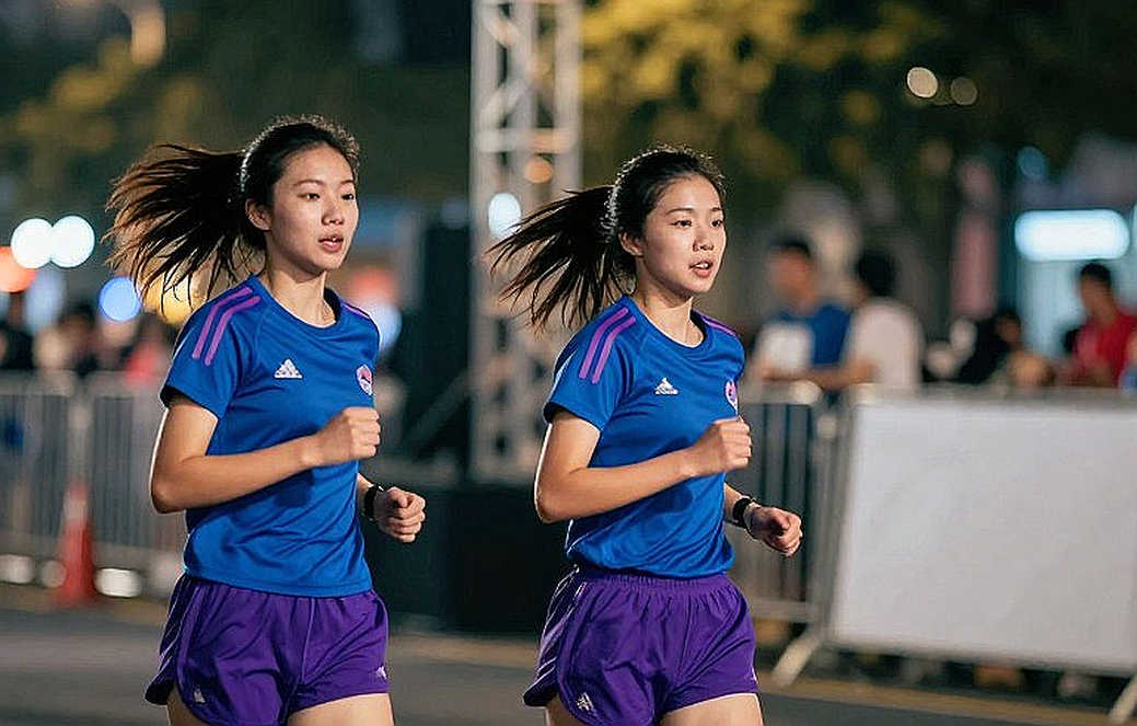 Việt Nam phá kỷ lục quốc gia ASIAD 2026: Tấm huy chương đồng tiếp sức 4×400m hỗn hợp và 0,08 giây bị đánh rơi ở chặng cuối Việt Nam phá kỷ lục quốc gia ASIAD 2026: Tấm huy chương đồng tiếp sức 4×400m hỗn hợp và 0,08 giây bị đánh rơi ở chặng cuối