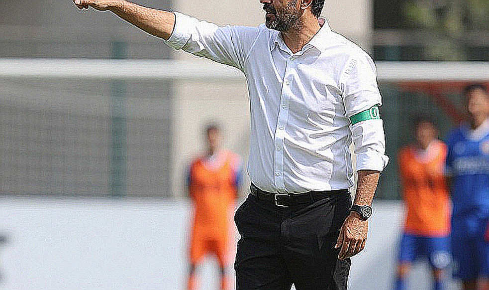 Eyüpspor và Özhan Pulat chia tay: Bảy dòng thông cáo và khoảng trống chiến thuật chưa ai lấp