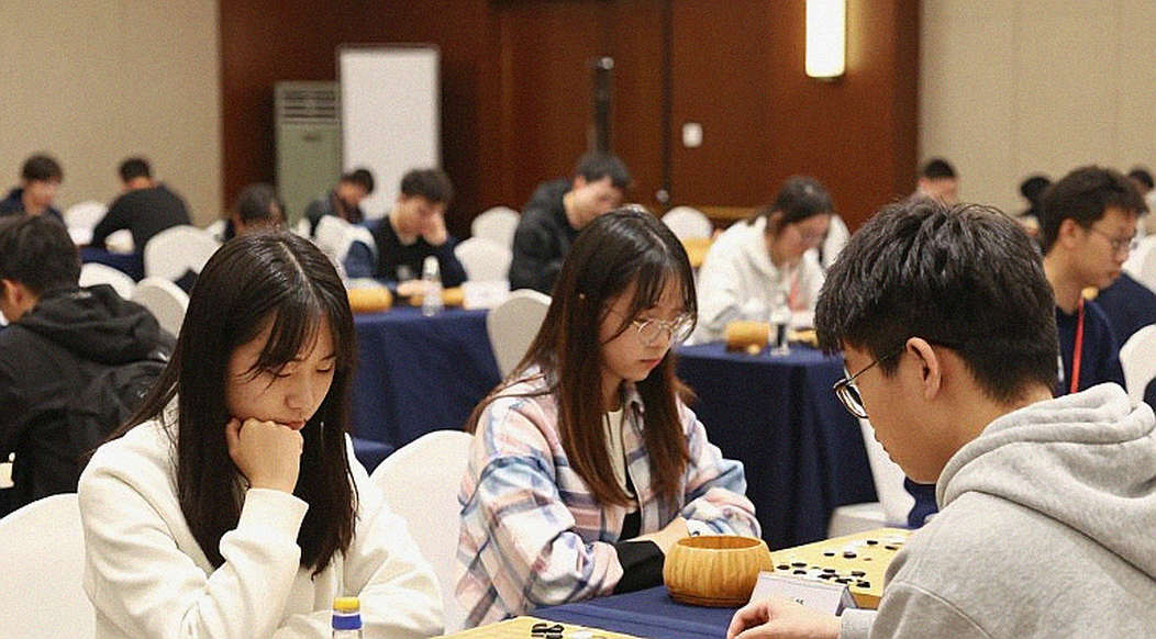 Cậu bé 11 tuổi và bàn Puyo ở Nagoya: Kỷ lục, tiếng vỗ tay và phần còn thiếu của câu chuyện Cậu bé 11 tuổi và bàn Puyo ở Nagoya: Kỷ lục, tiếng vỗ tay và phần còn thiếu của câu chuyện