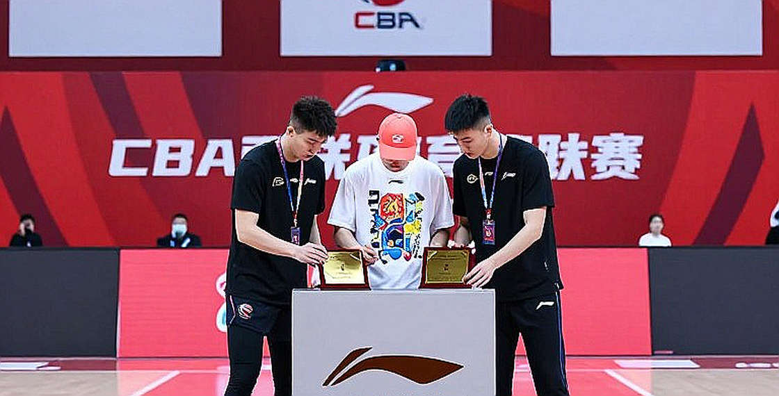 Chiếc hộ chiếu Hy Lạp và bản hợp đồng được ký ở phòng hành chính: AEK theo đuổi Thomas Heurtel