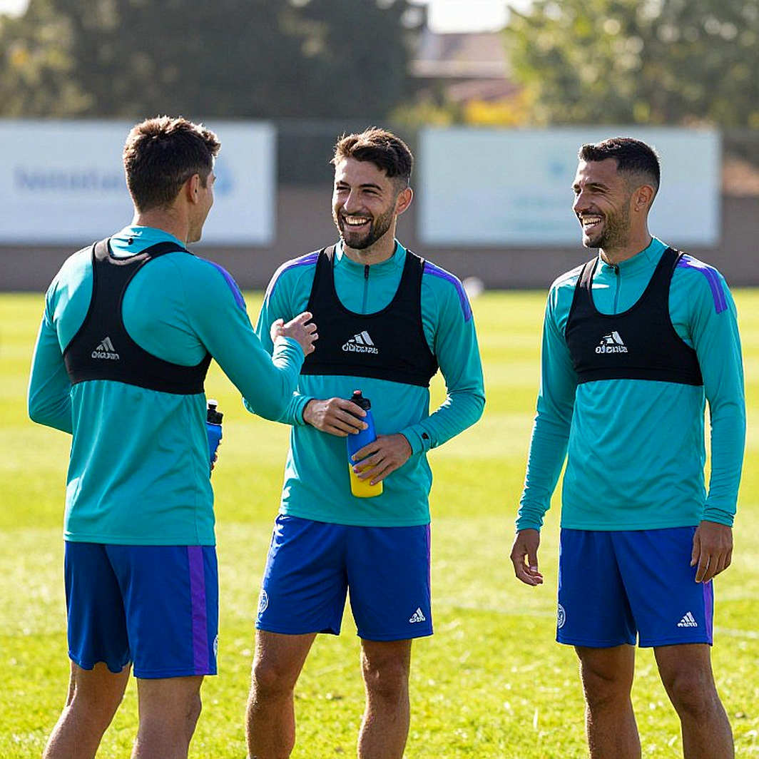 Ronaldo ngồi dự bị: Khi huyền thoại học lại cách yêu trái bóng