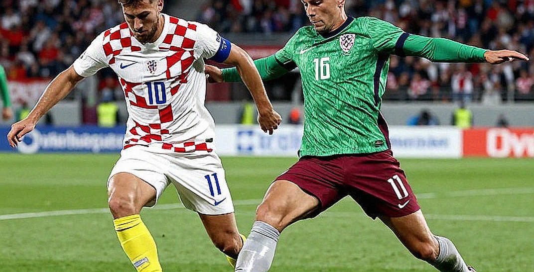 Ronaldo ngồi dự bị: Khi huyền thoại học lại cách yêu trái bóng