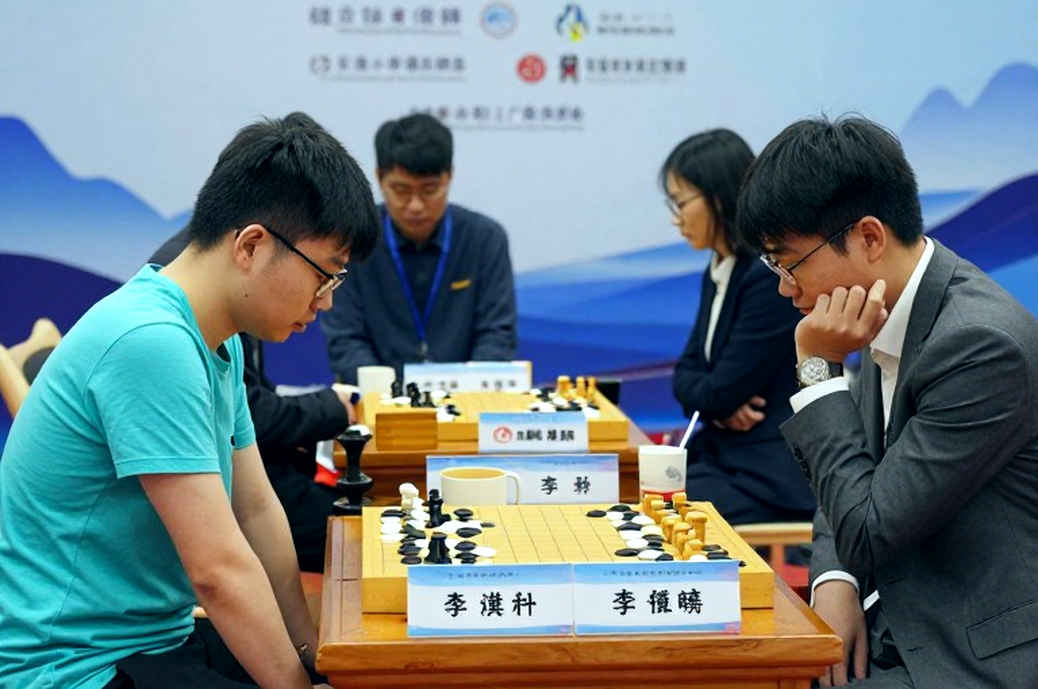 Nepomniachtchi dọa Carlsen ở GCL 2026, rồi thắng Sindarov nhờ thời gian
