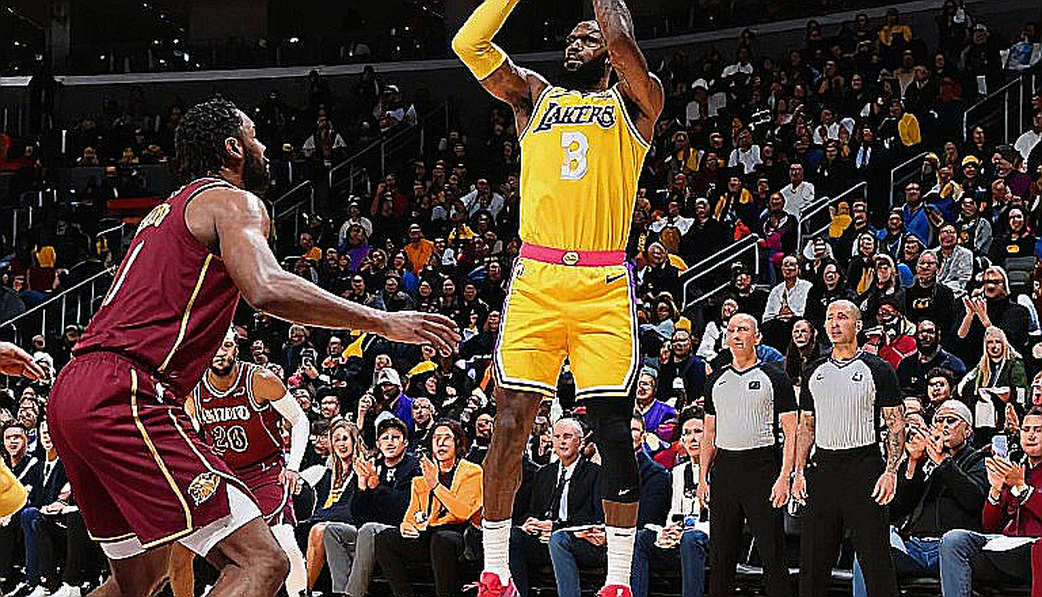 Mike James, Chiếc Xe Scooter và Canh Bạc Cameron Payne: Khi Efes Đã Định Giá Nỗi Sợ