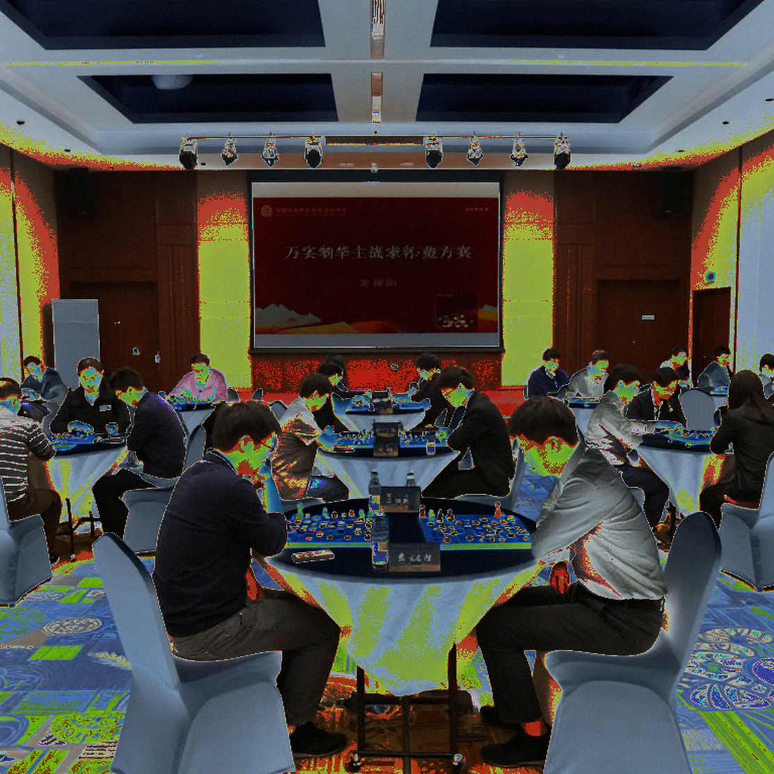 ChessBase số 225: Cúp Các câu lạc bộ châu Âu trên tiêu đề, một trang bán hàng ở phía sau