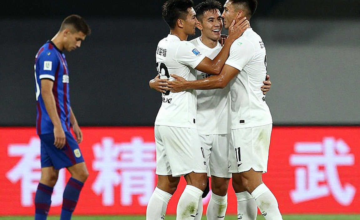 Bóng đá Việt Nam: Đặt tai xuống mặt cỏ để nghe nhịp V.League Bóng đá Việt Nam: Đặt tai xuống mặt cỏ để nghe nhịp V.League