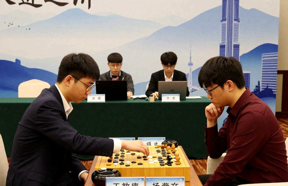 Daniel King cập nhật lý thuyết Najdorf: Năm biến chính trong Power Play 18