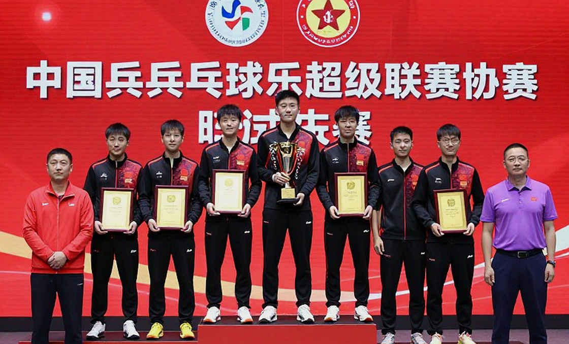 Hồ sơ trống ở phòng chiếu băng: nghề phân tích Bundesliga và cái giá của một kết luận vội