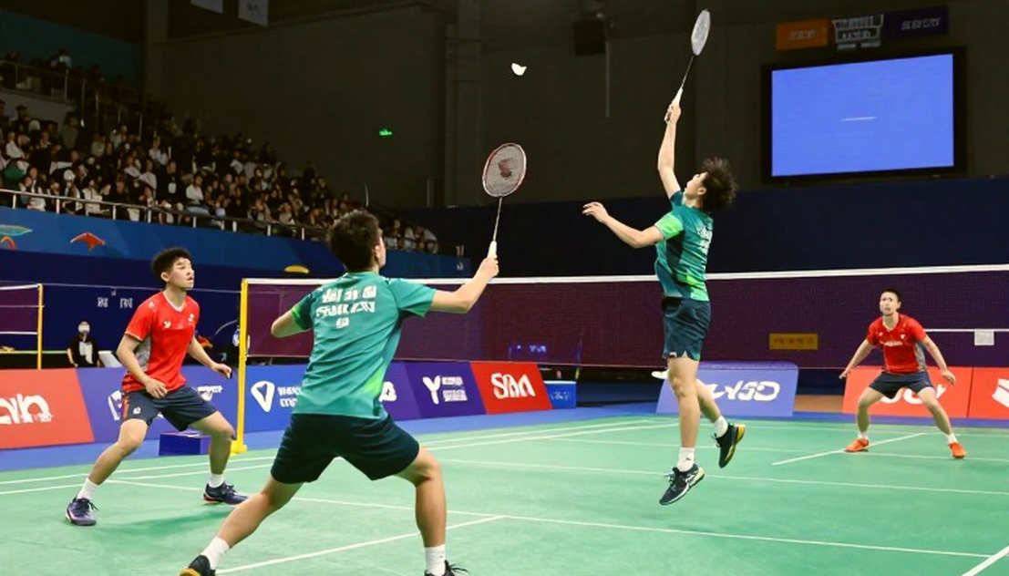 Alwi Farhan tập cùng Kento Momota ở Tokyo trước Asian Games 2026: điều gì thật sự đứng sau buổi đánh cầu đó