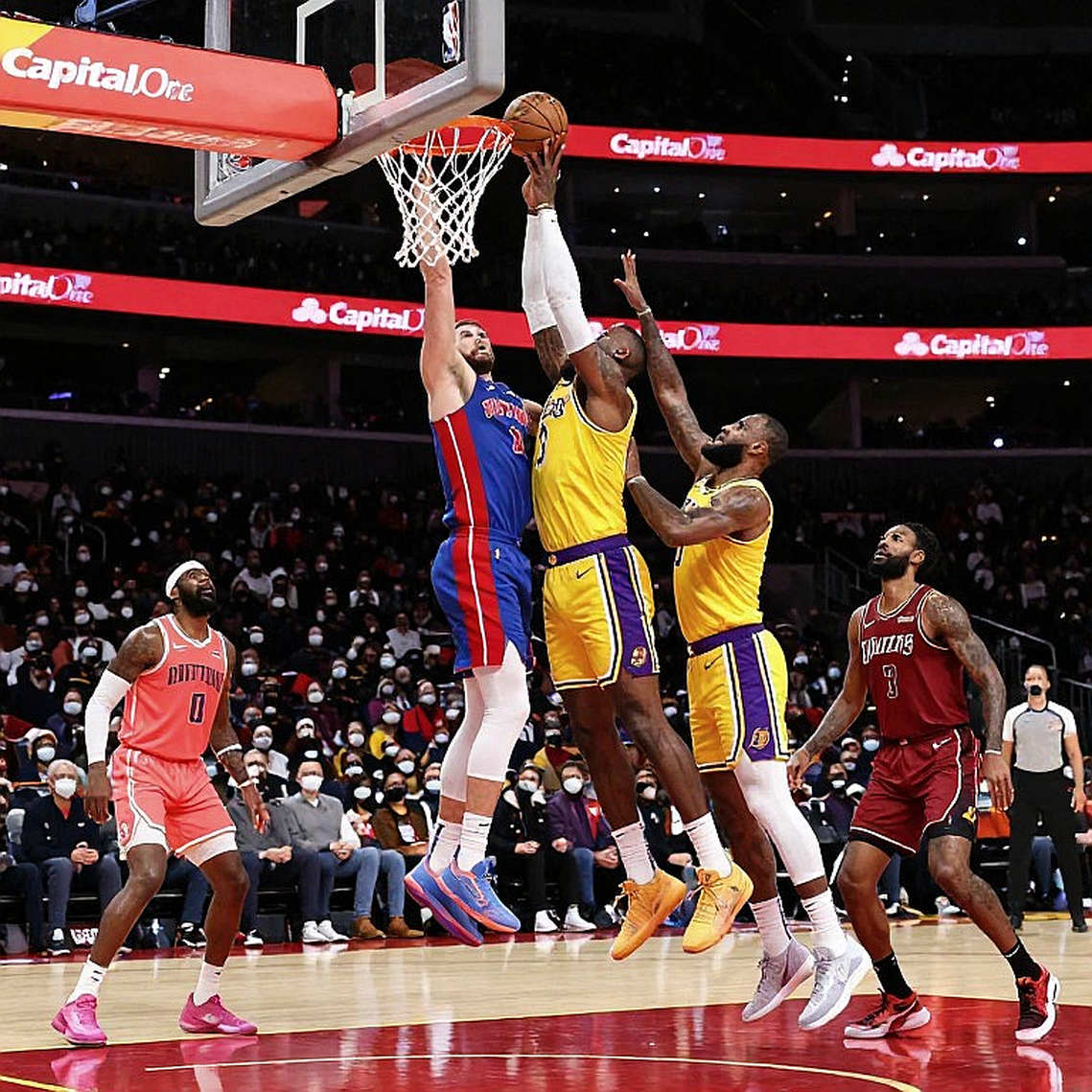 Mike James và Bruno Fernando tỏa sáng: Anadolu Efes tiếp tục thắng tại Nga