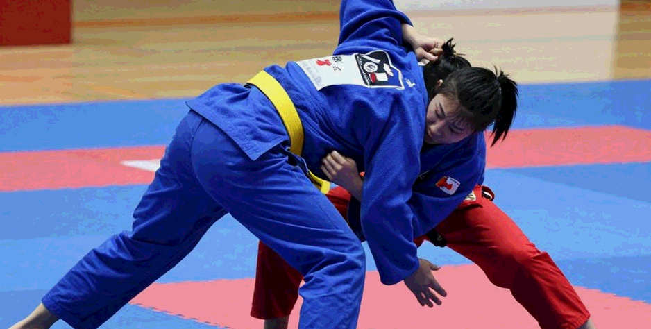 Barcelos rời lồng bát giác bằng cáng: dữ liệu đằng sau trận thua TKO hiệp năm