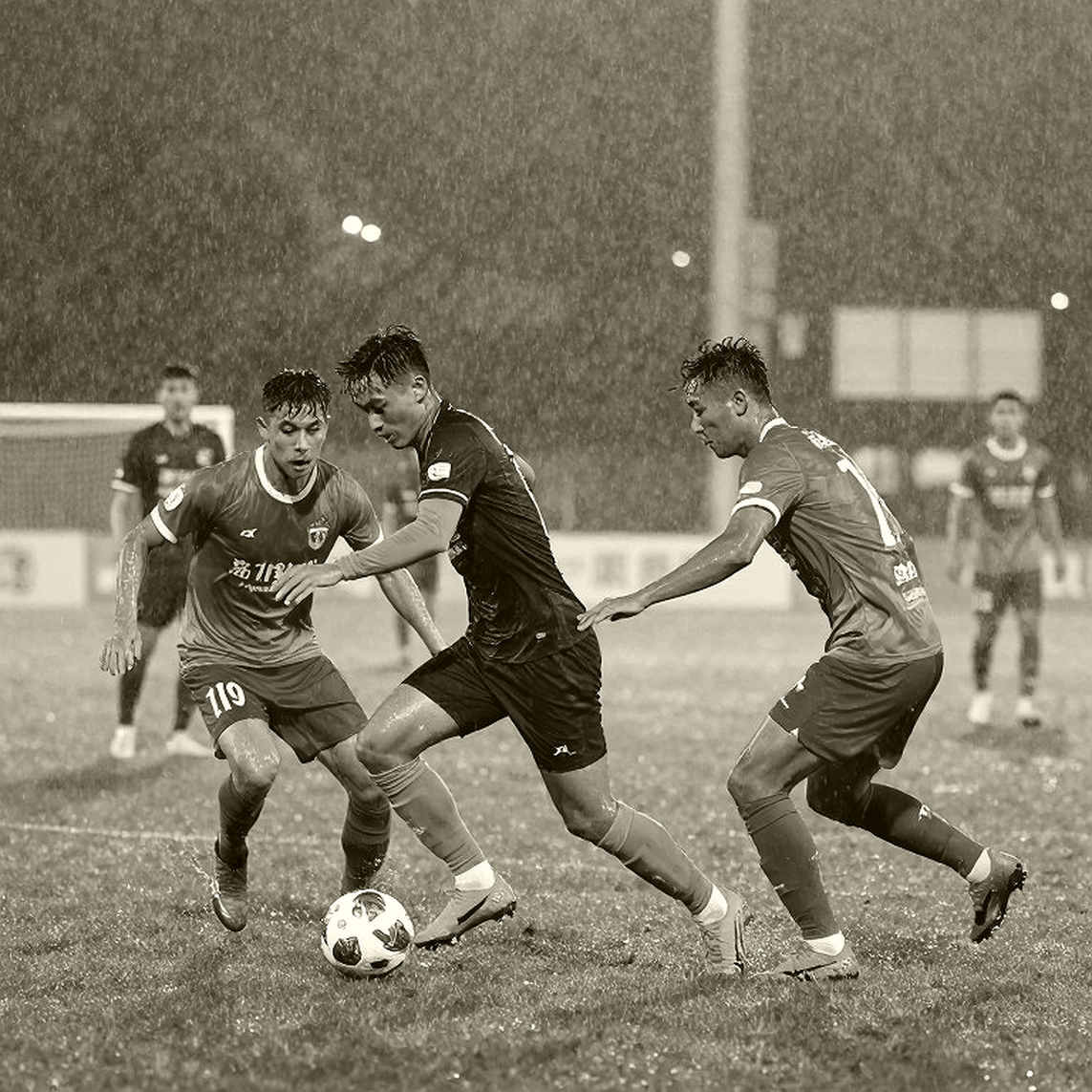 Gilberto Mora và bài toán phòng ngự của Peru: Khi một cầu thủ 17 tuổi buộc Mano Menezes phải vẽ lại sơ đồ Gilberto Mora và bài toán phòng ngự của Peru: Khi một cầu thủ 17 tuổi buộc Mano Menezes phải vẽ lại sơ đồ