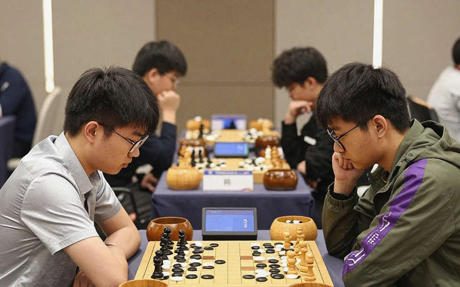 Carlos Sainz: Từ thảm đỏ Venice đến Monza - Nghịch lý của một ngôi sao đang chìm
